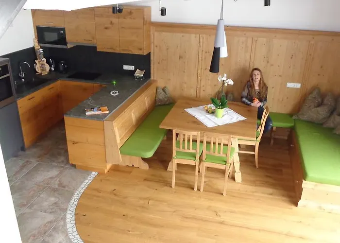 Dorfberg אורחן *